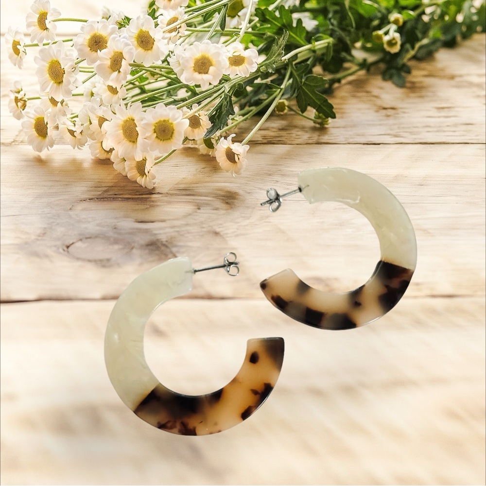 Two‎ Tone Tortoise Shell Acrylic Acetate Hoop Earrings 1.75 inches Ivory